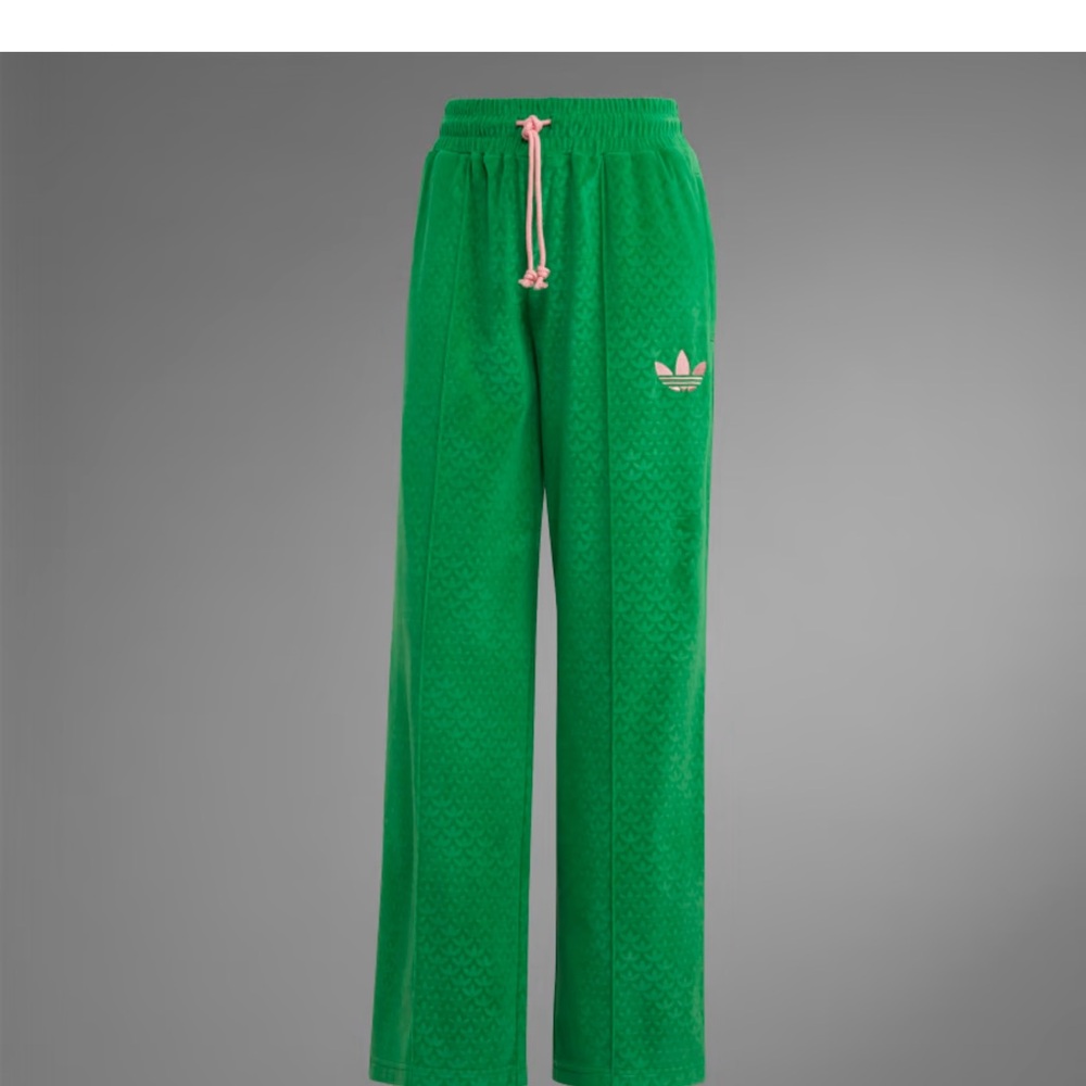 ADICOLOR HERITAGE NOW VELOUR PANTS

41” from waist to hem.